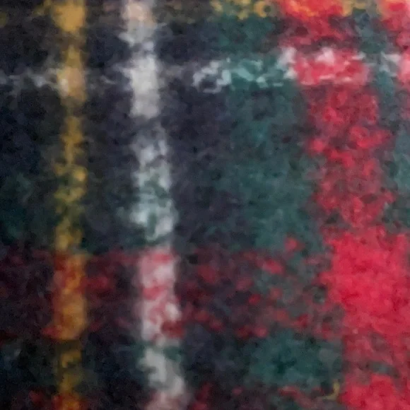 Hollister Plaid Blanket Scarf NWOT Red Multi Plaid with Long Fringe One Size - Picture 6 of 9